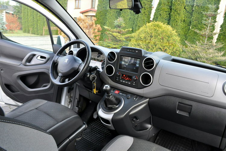 Peugeot Partner 1.6HDI(120KM) Lift Tepee Led Klimatronik 2xParktronik Welur Reling ASO zdjęcie 25