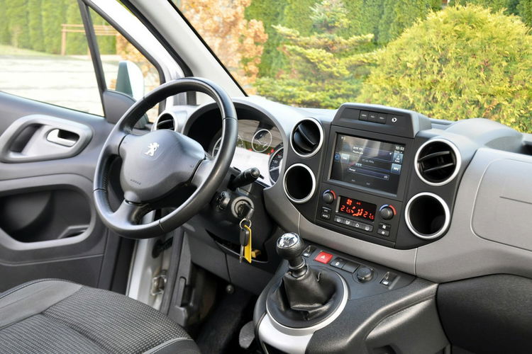 Peugeot Partner 1.6HDI(120KM) Lift Tepee Led Klimatronik 2xParktronik Welur Reling ASO zdjęcie 26