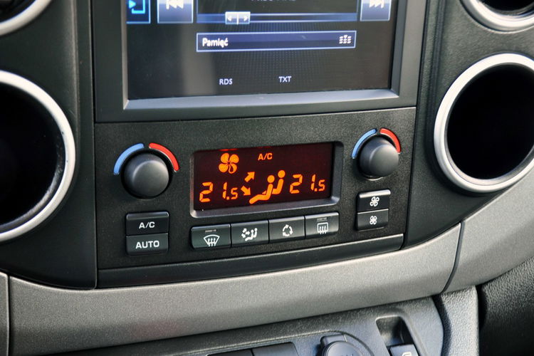 Peugeot Partner 1.6HDI(120KM) Lift Tepee Led Klimatronik 2xParktronik Welur Reling ASO zdjęcie 32