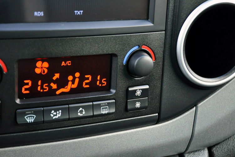 Peugeot Partner 1.6HDI(120KM) Lift Tepee Led Klimatronik 2xParktronik Welur Reling ASO zdjęcie 33