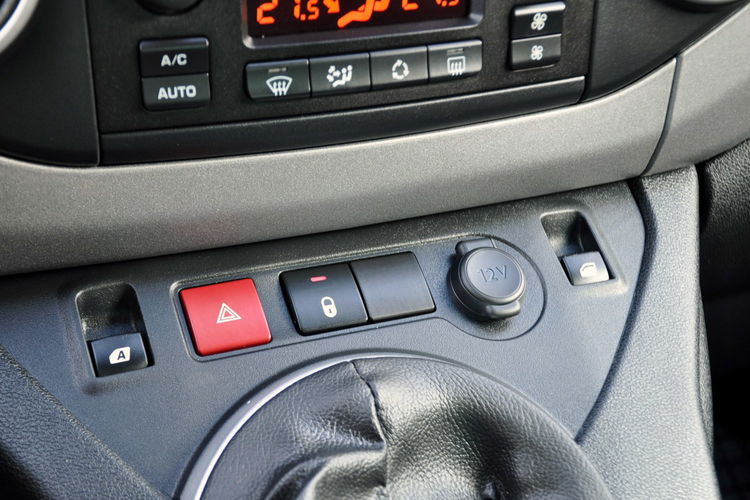 Peugeot Partner 1.6HDI(120KM) Lift Tepee Led Klimatronik 2xParktronik Welur Reling ASO zdjęcie 34