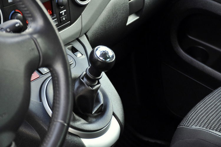 Peugeot Partner 1.6HDI(120KM) Lift Tepee Led Klimatronik 2xParktronik Welur Reling ASO zdjęcie 35