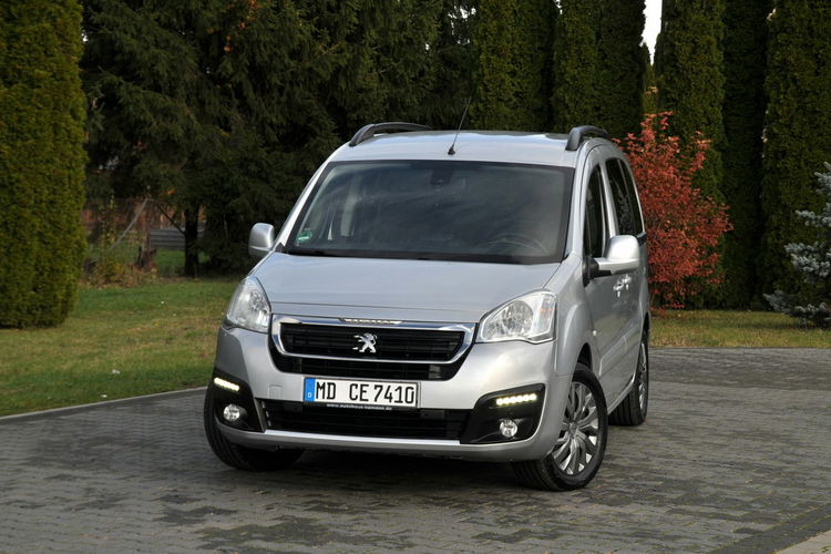 Peugeot Partner 1.6HDI(120KM) Lift Tepee Led Klimatronik 2xParktronik Welur Reling ASO zdjęcie 8