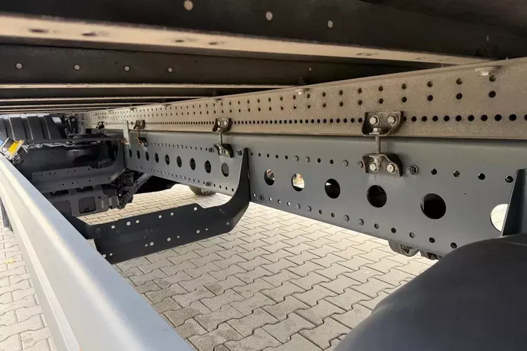 Mercedes ATEGO 1318 IZOTERMA 20 PALET zdjęcie 12