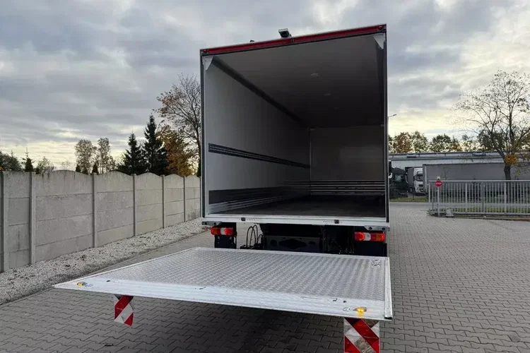Mercedes ATEGO 1318 IZOTERMA 20 PALET zdjęcie 9