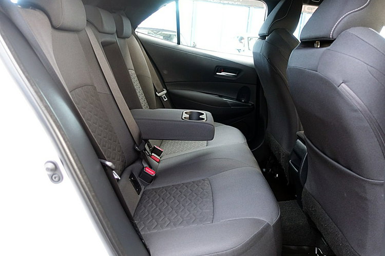 Toyota Corolla LED+NAVI+Kamera+ACC+2xKlimatronic 3LataGWARANCJA 1wł Kraj Bezwyp. F23% 4x2 zdjęcie 10