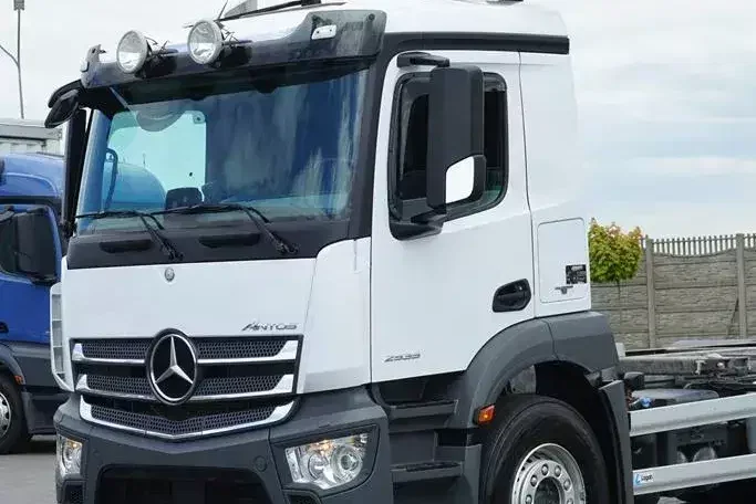 Mercedes / ANTOS / 2535 / ACC / E 6 / BDF + WINDA / 7.15 , 7.45, 7.82 M / OŚ SKRĘTNA zdjęcie 28