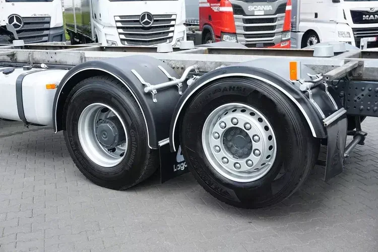 Mercedes / ANTOS / 2535 / ACC / E 6 / BDF + WINDA / 7.15 , 7.45, 7.82 M / OŚ SKRĘTNA zdjęcie 37