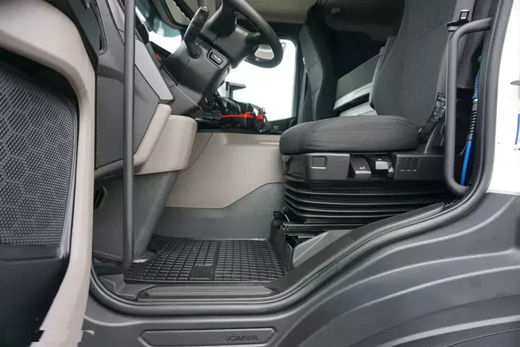 Scania P 410 / 6 X 2 / SKRZYNIOWY + HDS / PALFINGER PK 24 001 / OŚ SKRĘTNA / WYS. 15 M zdjęcie 26