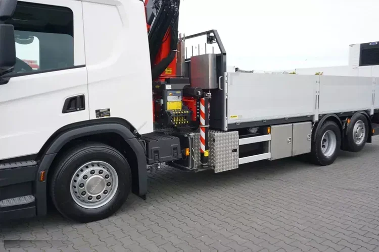 Scania P 410 / 6 X 2 / SKRZYNIOWY + HDS / PALFINGER PK 24 001 / OŚ SKRĘTNA / WYS. 15 M zdjęcie 39