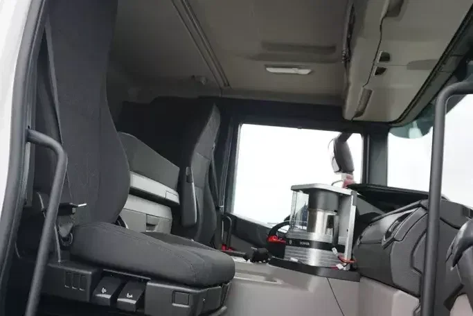 Scania P 410 / 6 X 2 / SKRZYNIOWY + HDS / PALFINGER PK 24 001 / OŚ SKRĘTNA / WYS. 15 M zdjęcie 8