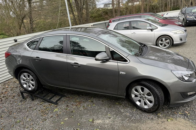 Opel Astra Salon Polska. Fabryczna instalacja Gazowa zdjęcie 4