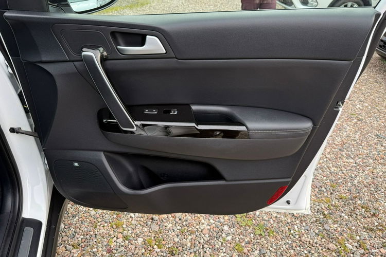 Kia Sportage Asystent pasa ruchu, system pasa ruchu, nagłośnienie JBL zdjęcie 17