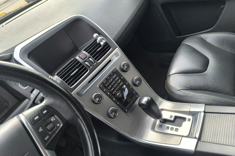 Volvo XC 60 2.4d 215KM AWD 4x4 Summum Skóra zdjęcie 15