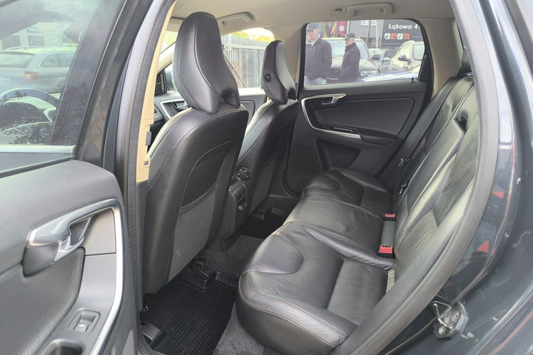 Volvo XC 60 2.4d 215KM AWD 4x4 Summum Skóra zdjęcie 17
