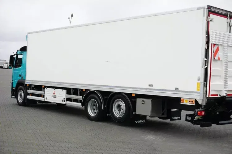Volvo FM / 330 / E 6 / CHŁODNIA + WINDA / 23 PALETY / OŚ SKRĘTNA / DŁ 9.4 M zdjęcie 26