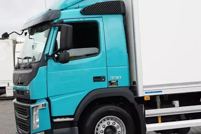 Volvo FM / 330 / E 6 / CHŁODNIA + WINDA / 23 PALETY / OŚ SKRĘTNA / DŁ 9.4 M zdjęcie 29