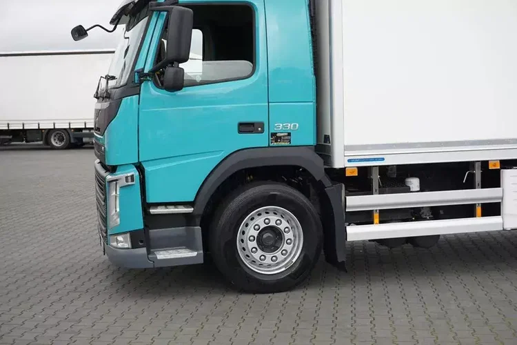 Volvo FM / 330 / E 6 / CHŁODNIA + WINDA / 23 PALETY / OŚ SKRĘTNA / DŁ 9.4 M zdjęcie 30