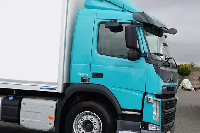 Volvo FM / 330 / E 6 / CHŁODNIA + WINDA / 23 PALETY / OŚ SKRĘTNA / DŁ 9.4 M zdjęcie 37