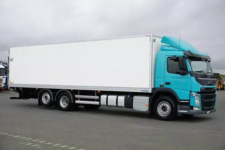 Volvo FM / 330 / E 6 / CHŁODNIA + WINDA / 23 PALETY / OŚ SKRĘTNA / DŁ 9.4 M zdjęcie 4