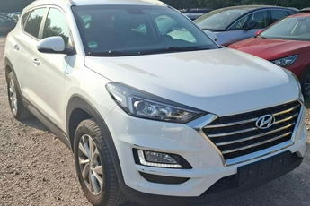 Hyundai Tucson 1.6 benz 132KM Kam cofania Podgrz.fotele 2x klimatronic Navi Czujniki