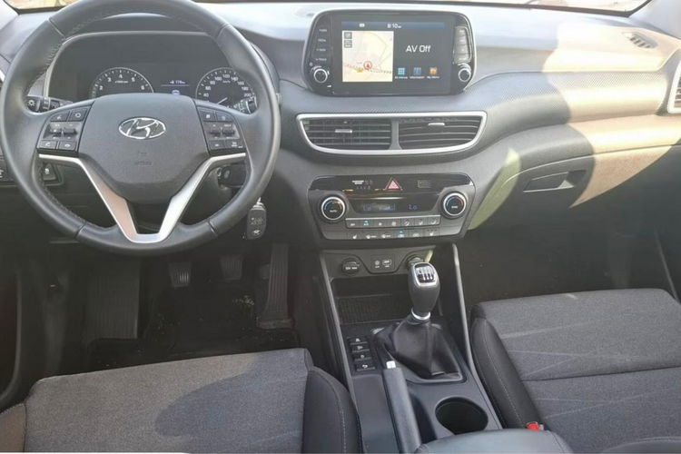 Hyundai Tucson 1.6 benz 132KM Kam cofania Podgrz.fotele 2x klimatronic Navi Czujniki zdjęcie 4