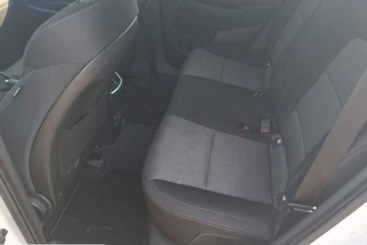 Hyundai Tucson 1.6 benz 132KM Kam cofania Podgrz.fotele 2x klimatronic Navi Czujniki zdjęcie 6