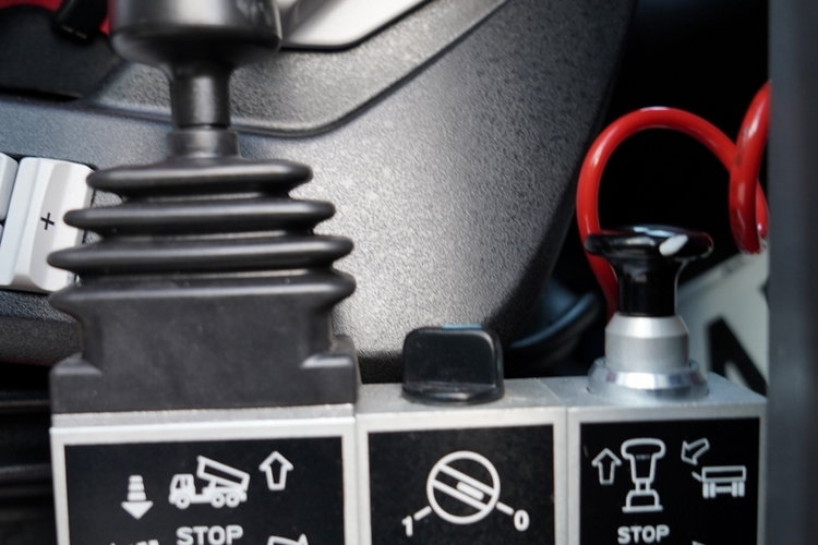 Renault C 440 / 4X2 / WYWROTKA DWUSTRONNA / HYDROBURTA / RETARDER / 13 LITROWY  zdjęcie 32