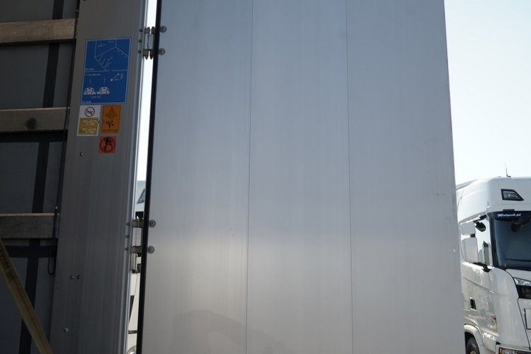 Wielton /  FIRANKA / STANDARD / OŚ PODNOSZONA / DACH PODNOSZONY / SAF  zdjęcie 14