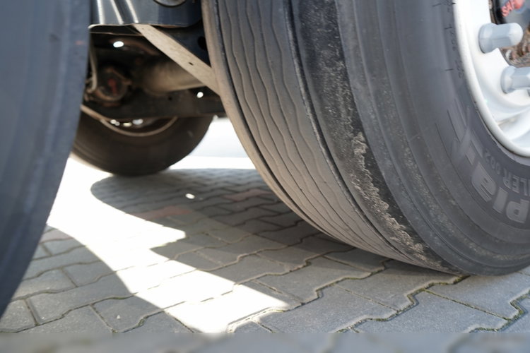 Wielton /  FIRANKA / STANDARD / OŚ PODNOSZONA / DACH PODNOSZONY / SAF  zdjęcie 23