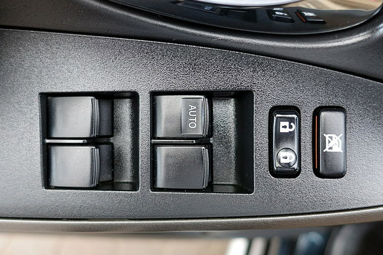 Toyota RAV-4 AUTOMAT 4x4 2.0 16V 158KM Skóra+Navi+Kamera Kupiony w POLSKIM SALONIE 4x2 zdjęcie 16