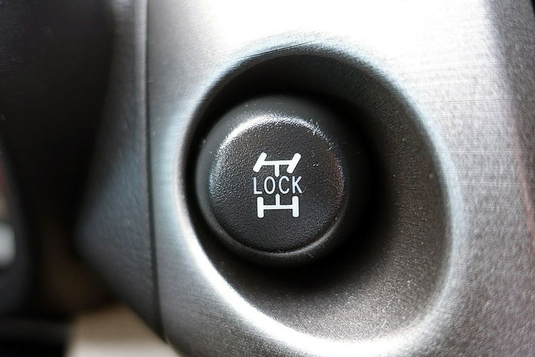 Toyota RAV-4 AUTOMAT 4x4 2.0 16V 158KM Skóra+Navi+Kamera Kupiony w POLSKIM SALONIE 4x2 zdjęcie 31