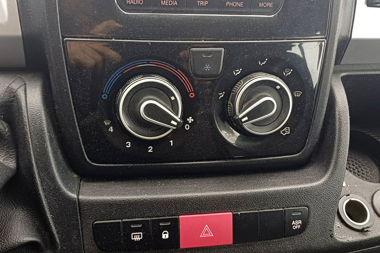 Fiat Ducato Brygadówka 7-Osób + skrzynia 3.40 x 2.10 m Salon PL zdjęcie 15