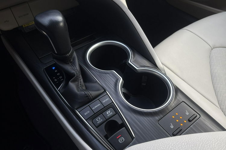 Toyota Camry 2.5 HSD 218KM EXECUTIVE, gwarancja, FV23% zdjęcie 17