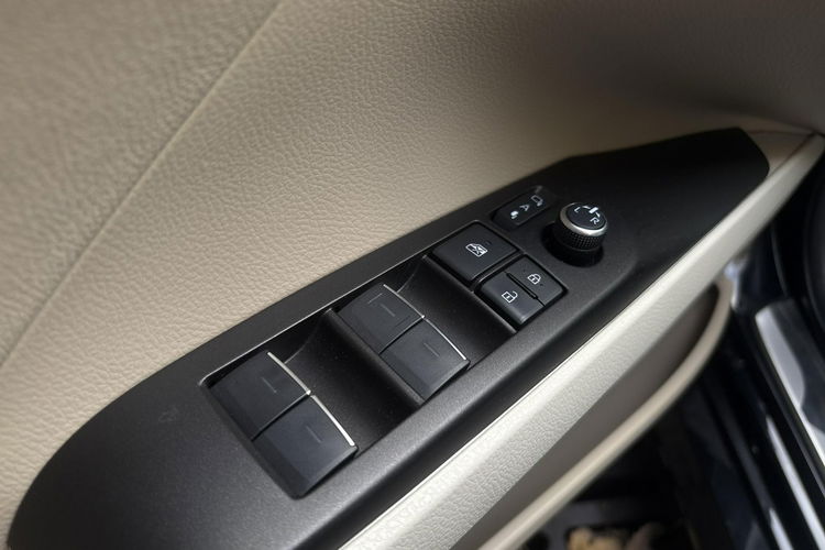 Toyota Camry 2.5 HSD 218KM EXECUTIVE, gwarancja, FV23% zdjęcie 19