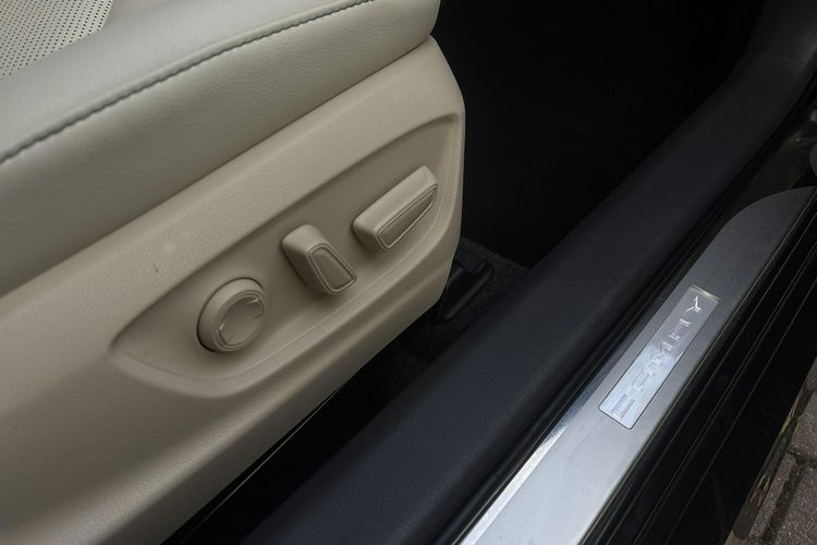 Toyota Camry 2.5 HSD 218KM EXECUTIVE, gwarancja, FV23% zdjęcie 30