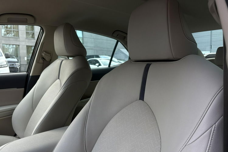 Toyota Camry 2.5 HSD 218KM EXECUTIVE, gwarancja, FV23% zdjęcie 35