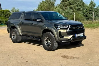 Toyota Hilux 2.8 D-4D / Pakiet AT35 / Najbogatsza wersja / Salon PL / Bezwypadkowy