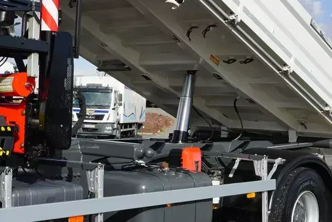 Mercedes / AROCS / 1843 / E 6 / WYWROTKA + HDS / ROTATOR / PALFINGER PK 13001 / WYSIĘG 17 M zdjęcie 15