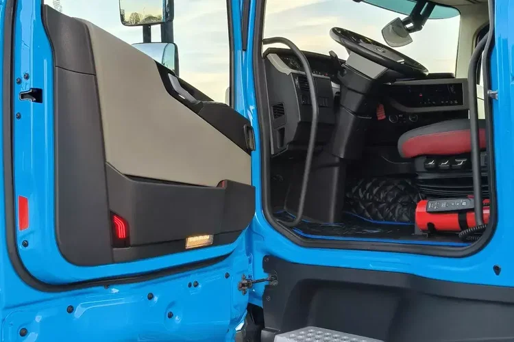 Volvo FH4 500 KM / EURO 6 / ZESTAW PRZESTRZENNY / KLIMA POSTOJOWA / zdjęcie 23