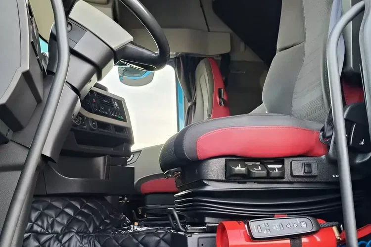 Volvo FH4 500 KM / EURO 6 / ZESTAW PRZESTRZENNY / KLIMA POSTOJOWA / zdjęcie 24