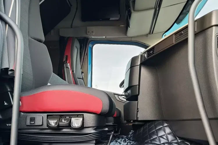 Volvo FH4 500 KM / EURO 6 / ZESTAW PRZESTRZENNY / KLIMA POSTOJOWA / zdjęcie 26