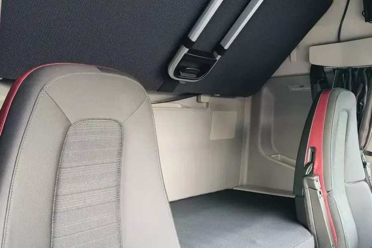 Volvo FH4 500 KM / EURO 6 / ZESTAW PRZESTRZENNY / KLIMA POSTOJOWA / zdjęcie 28