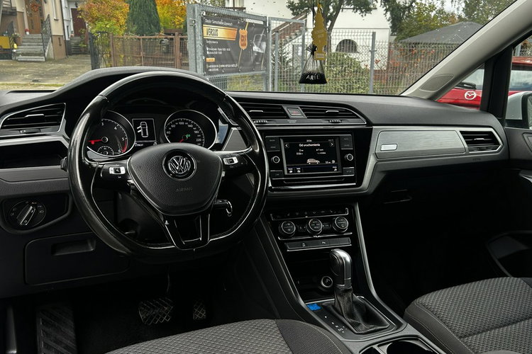 Volkswagen Touran 2.0 TDI 2017 DSG Top Led Radar Alu 17 zdjęcie 10