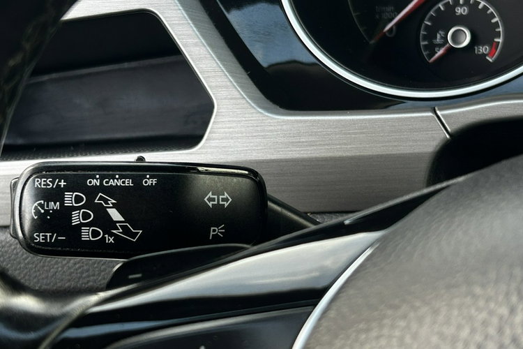 Volkswagen Touran 2.0 TDI 2017 DSG Top Led Radar Alu 17 zdjęcie 20