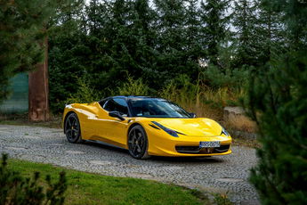  458 Italia 4.5 V8 569HP / Pakiet Carbon / Niski przebieg / Giallo Modena
