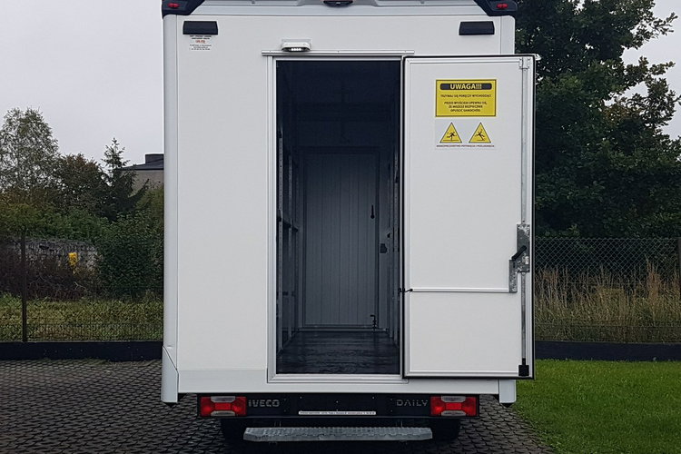 Iveco Daily KONTENER NISKOPODŁOGOWY 4.43x2.23x2.42 SKLEP BAR FOODTRUCK KAMPER AC zdjęcie 5