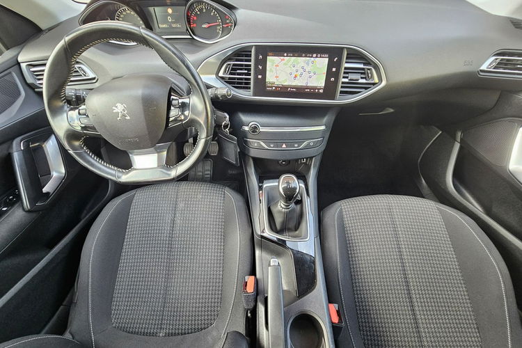 Peugeot 308 SW Model 2020 , nawigacja, czytanie znaków, kontrola pasa ruchu, led zdjęcie 17