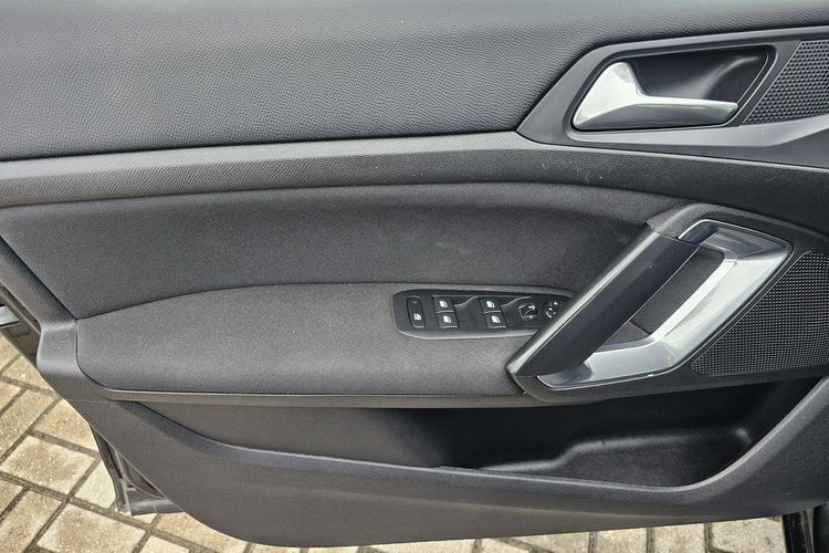 Peugeot 308 SW Model 2020 , nawigacja, czytanie znaków, kontrola pasa ruchu, led zdjęcie 22