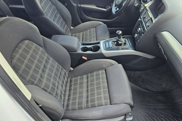 Audi A4 model 2015 , biała perła, bezwypadkowy , serwiowany, led, hak zdjęcie 10